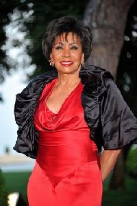 Shirley Bassey - Die Stimme der James-Bond-Filme wird 75
