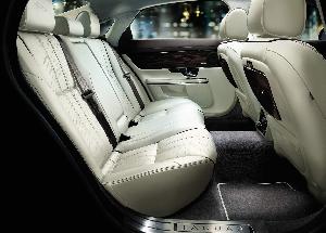 Made for Jaguar: Car Audio von B+W